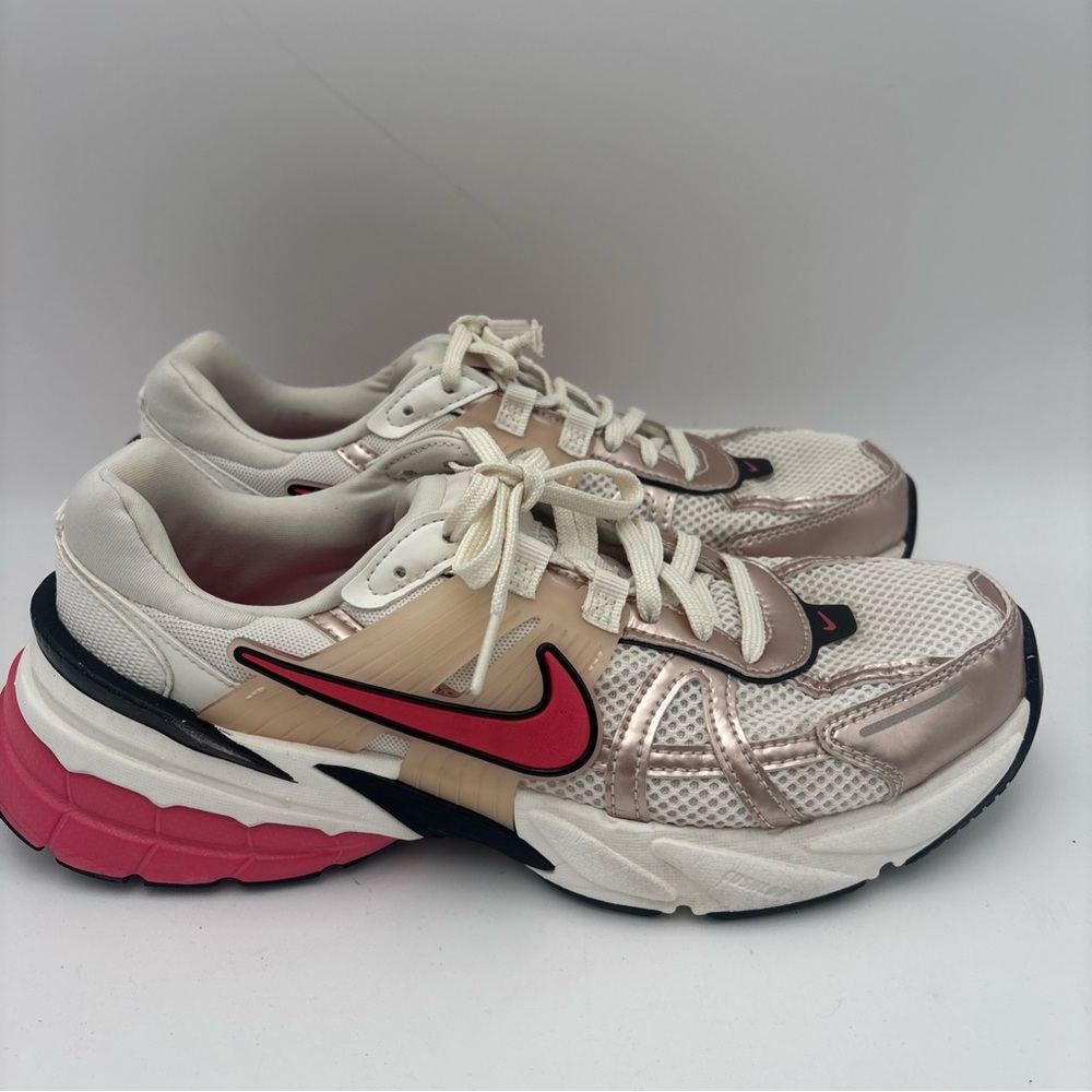 Nike Women's White and Pink Athletic Shoes